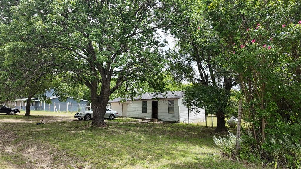 327 S Overlook Drive, Red Oak, TX 75154