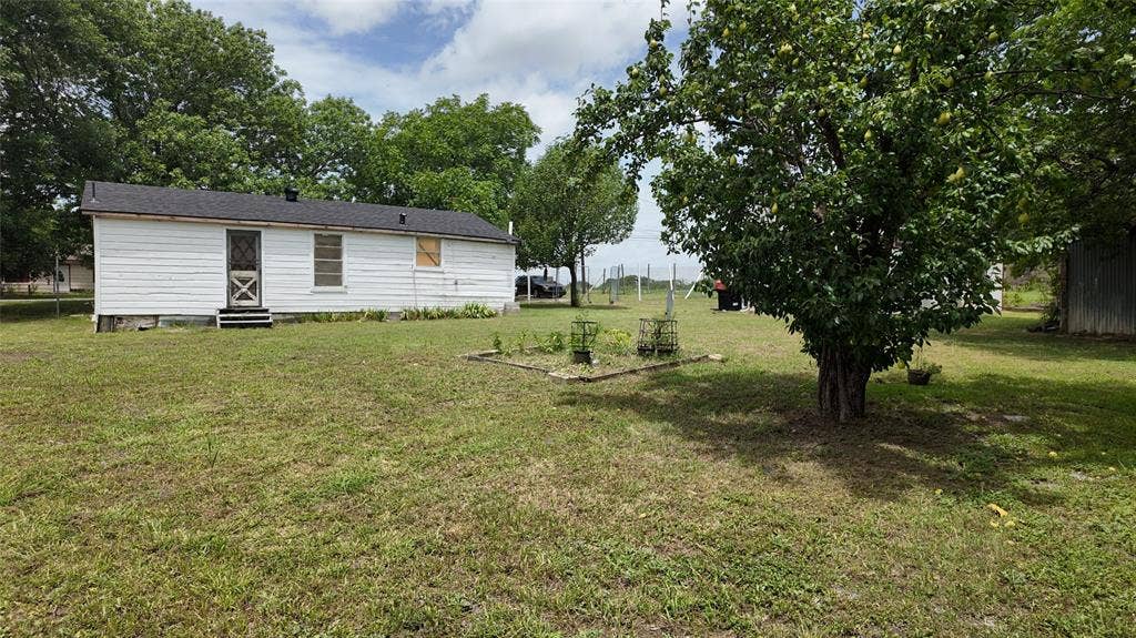 327 S Overlook Drive, Red Oak, TX 75154