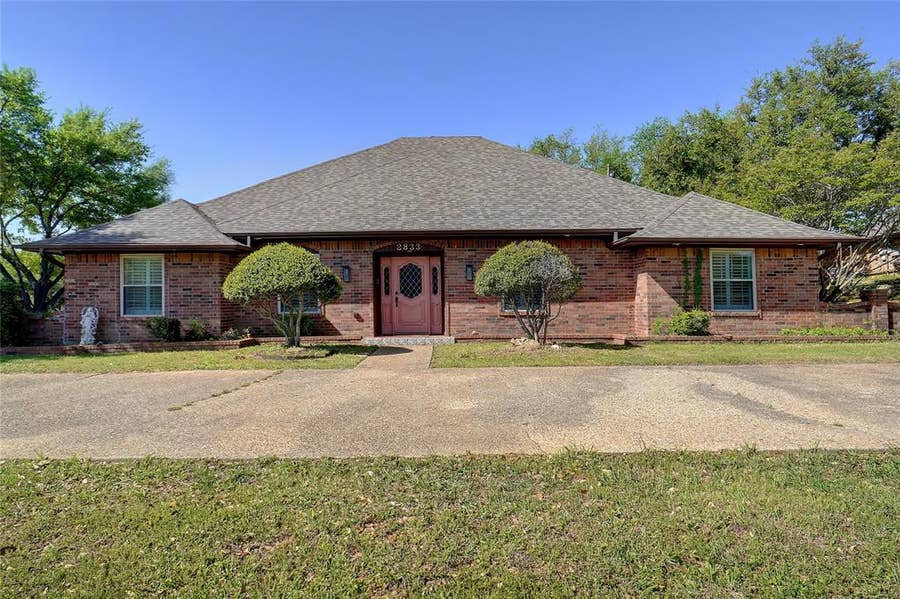 Property photo for 2833 S Country Club Road, Garland, TX