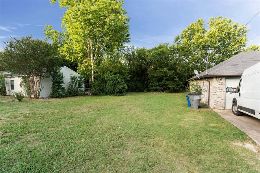 Property photo for 600 N Elm Street, Lancaster, TX