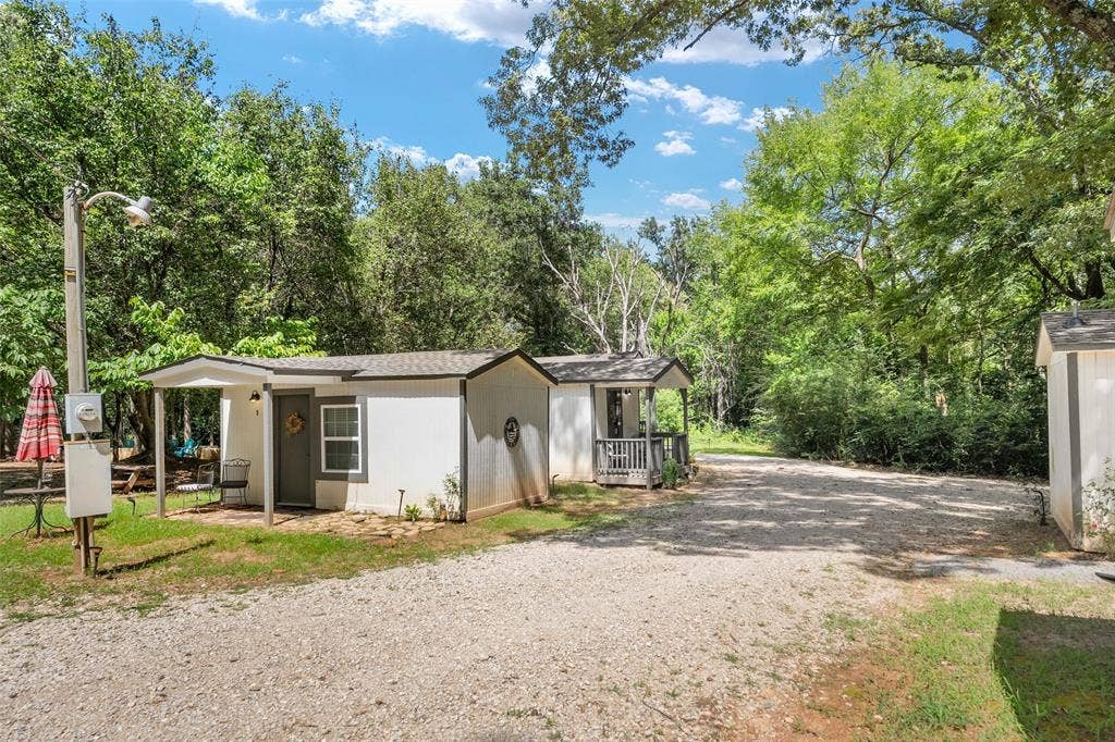 2525 US Highway 175, Athens, TX 75751 Cabins