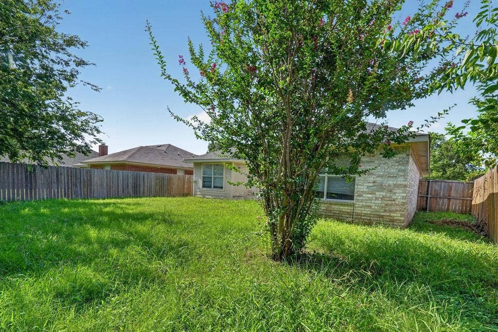 1414 Aviary Drive, DeSoto, TX 75115 1414 Aviary Drive, DeSoto, TX 75115