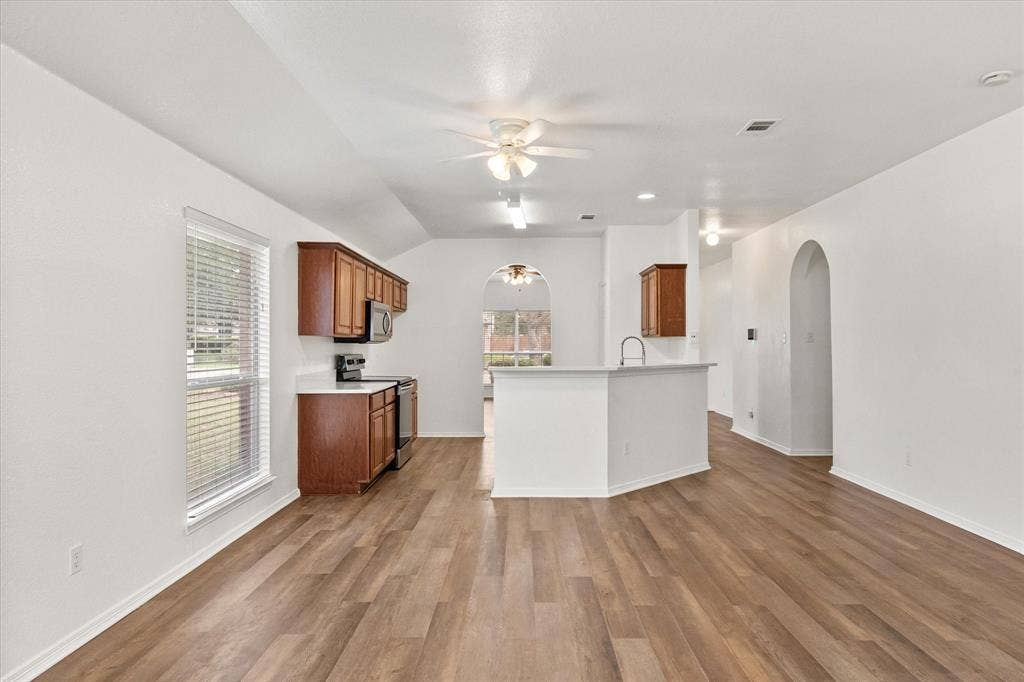 4406 Fox Meadows Lane, Mansfield, TX 76063 4406 Fox Meadows Lane, Mansfield, TX 76063