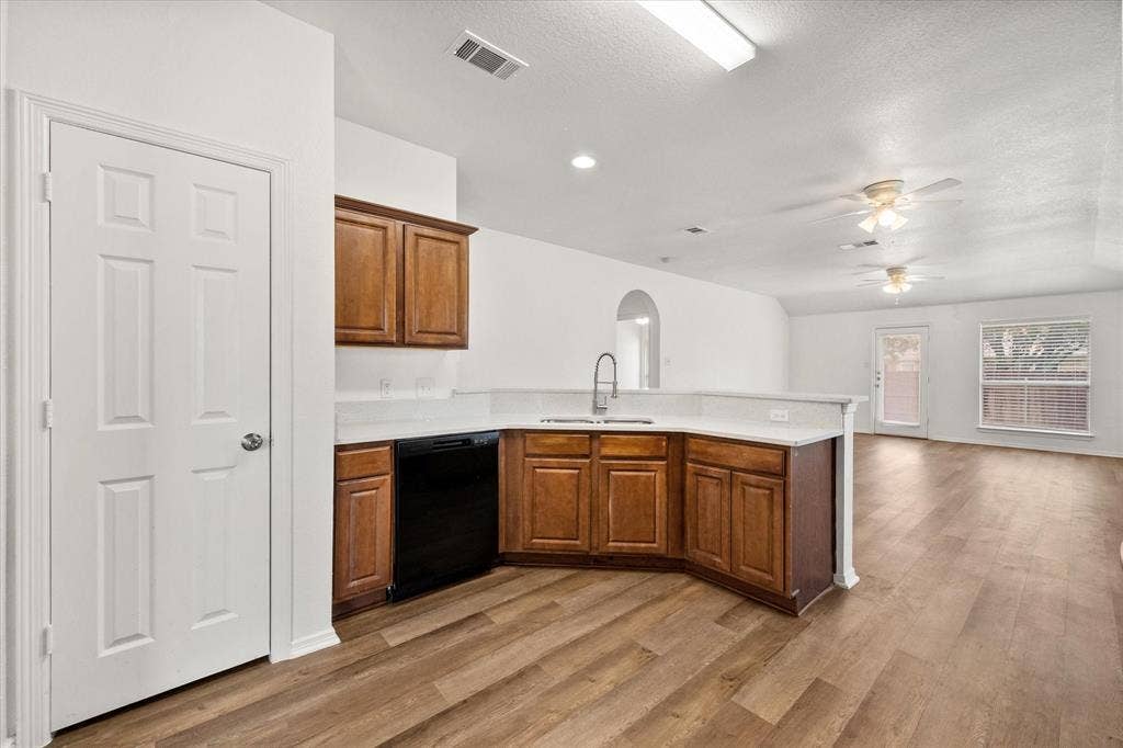 4406 Fox Meadows Lane, Mansfield, TX 76063 4406 Fox Meadows Lane, Mansfield, TX 76063