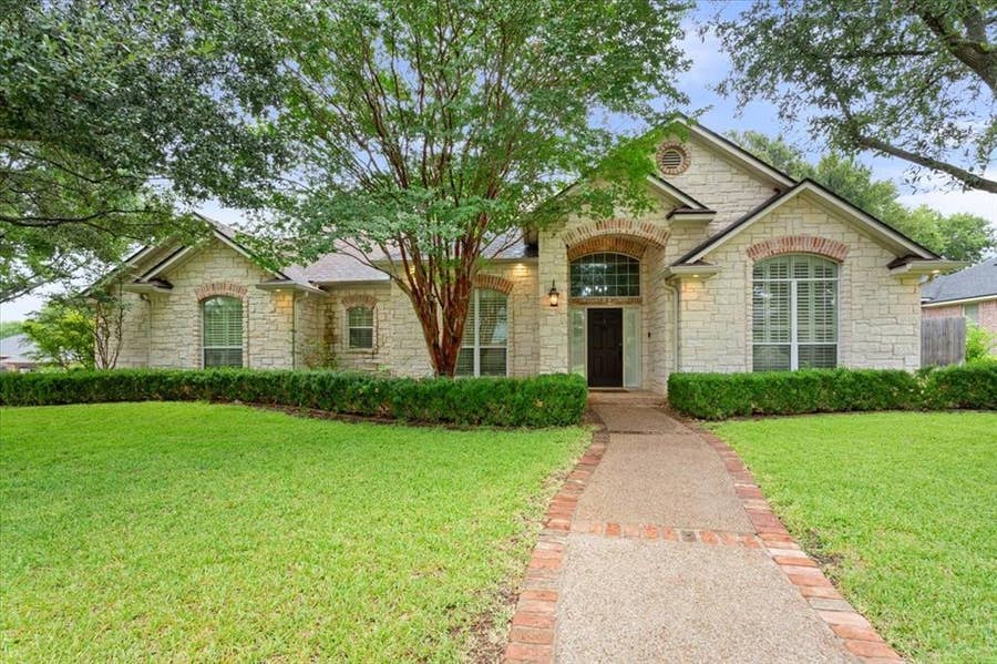 Property photo for 501 Sienna Bend Trail, Waco, TX