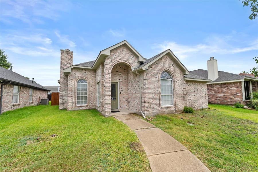 Property photo for 2800 Helen Lane, Mesquite, TX