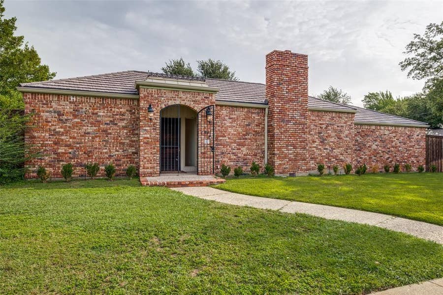 Property photo for 7211 Lavendale Circle, Dallas, TX