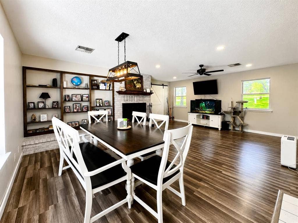 7761 Fm 2494, Athens, TX 75751 Open-concept living space featuring wood-finish flooring, recessed lighting, and a linear chandelier