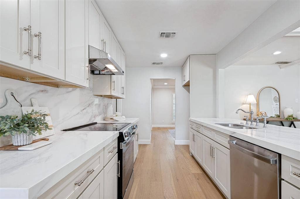 2221 Scarlet Lane, Grand Prairie, TX 75050 2221 Scarlet Lane, Grand Prairie, TX 75050