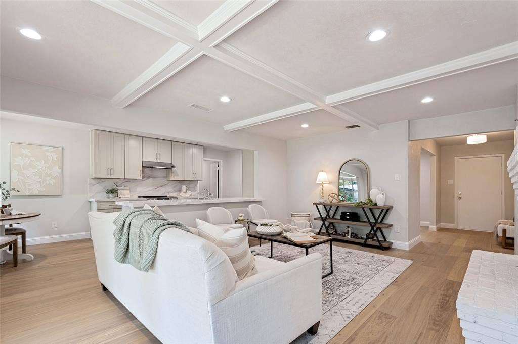 2221 Scarlet Lane, Grand Prairie, TX 75050 2221 Scarlet Lane, Grand Prairie, TX 75050