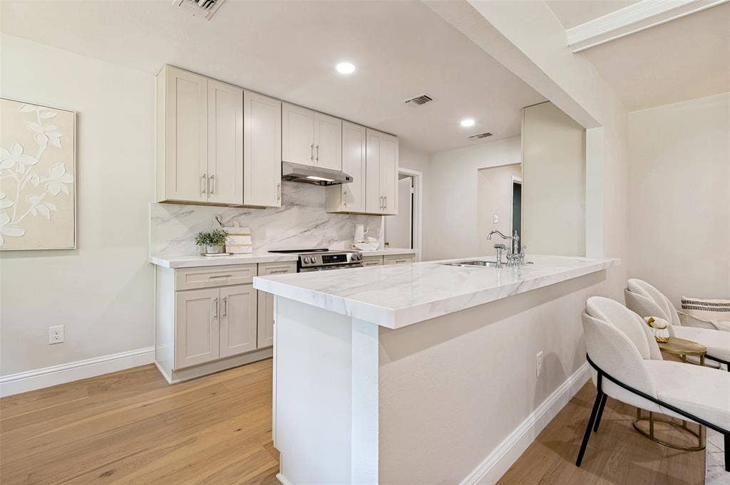 2221 Scarlet Lane, Grand Prairie, TX 75050 2221 Scarlet Lane, Grand Prairie, TX 75050
