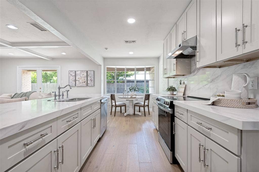 2221 Scarlet Lane, Grand Prairie, TX 75050 2221 Scarlet Lane, Grand Prairie, TX 75050