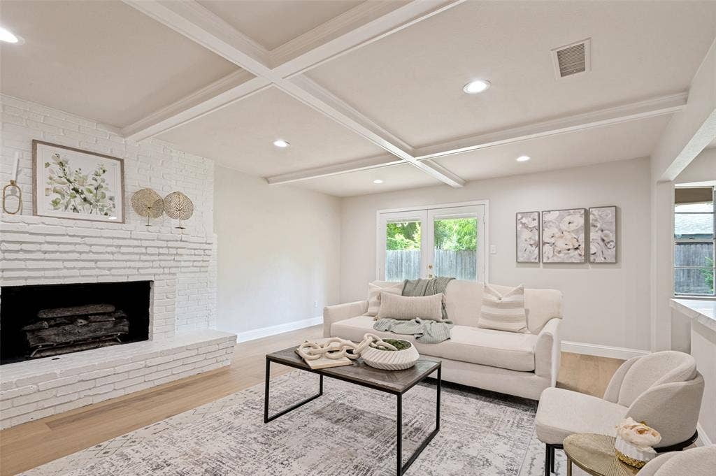 2221 Scarlet Lane, Grand Prairie, TX 75050 2221 Scarlet Lane, Grand Prairie, TX 75050
