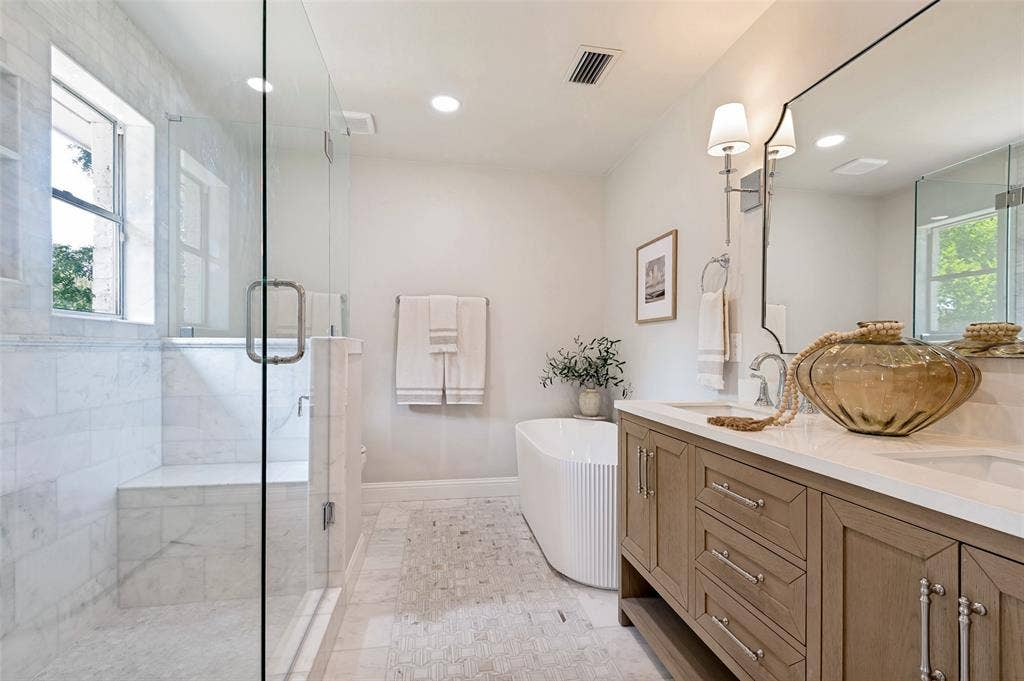 2221 Scarlet Lane, Grand Prairie, TX 75050 2221 Scarlet Lane, Grand Prairie, TX 75050