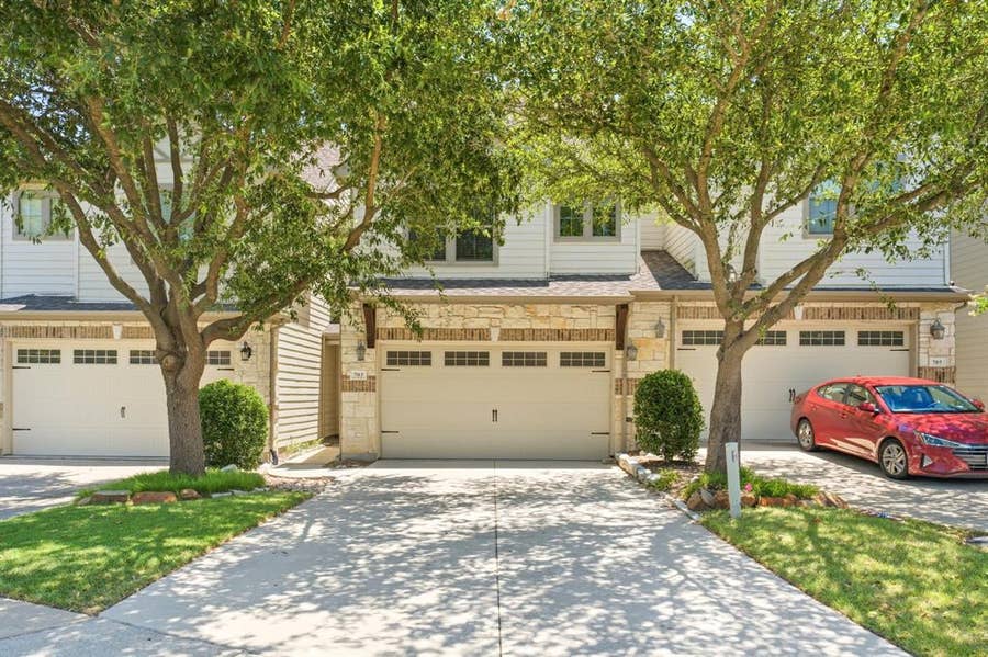 Property photo for 703 Chestnut Hill Drive, Allen, TX