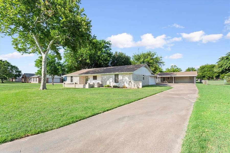Property photo for 108 Towne West Drive, Lorena, TX