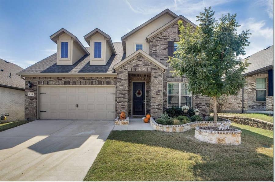 Property photo for 933 Slate Lane, Celina, TX