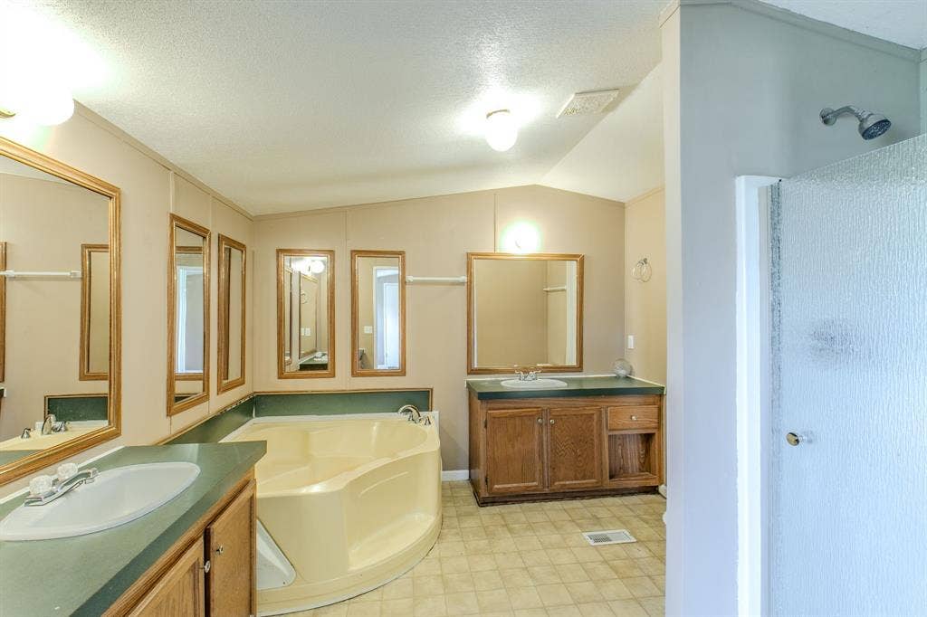 13247 Gholson Road, Waco, TX 76705 13247 Gholson Road, Waco, TX 76705