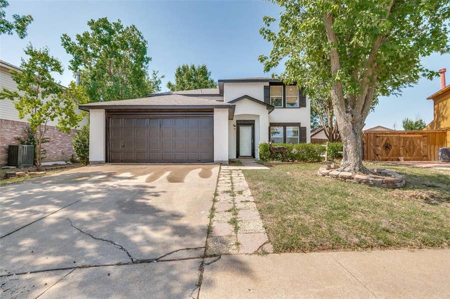 Property photo for 1122 Mazourka Drive, Arlington, TX