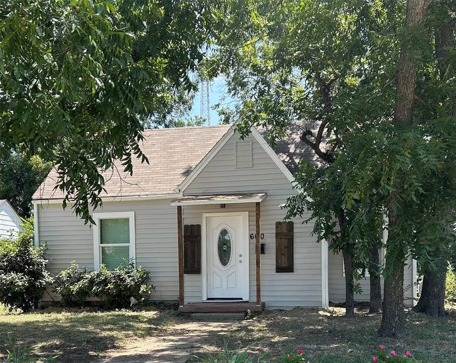 Property photo for 600 E Robert Street, Fort Worth, TX