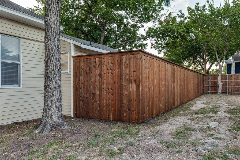629 Melba Street, Dallas, TX 75208 New 8-ft Privacy Fence