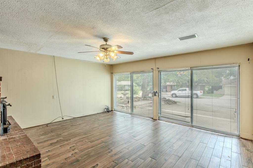 3029 Esters Court, Irving, TX 75062 3029 Esters Court, Irving, TX 75062