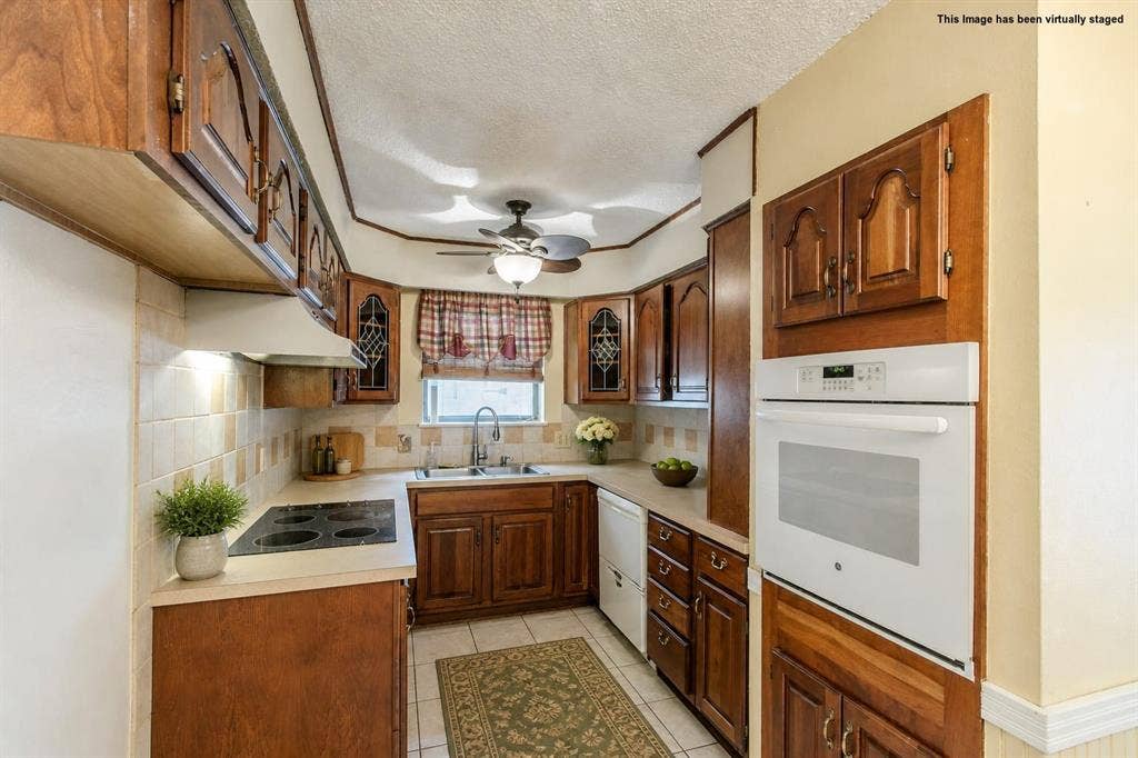 3029 Esters Court, Irving, TX 75062 Virtually staged - kitchen