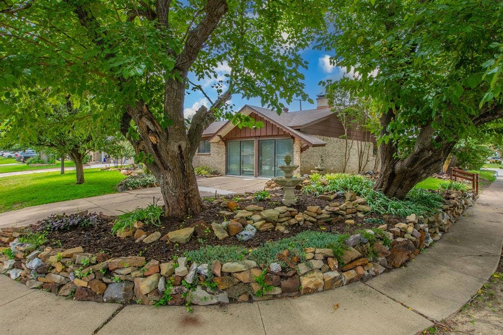 3029 Esters Court, Irving, TX 75062 3029 Esters Court, Irving, TX 75062