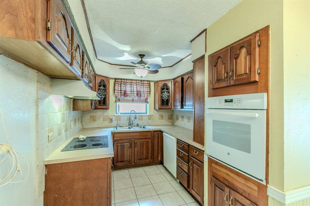 3029 Esters Court, Irving, TX 75062 3029 Esters Court, Irving, TX 75062