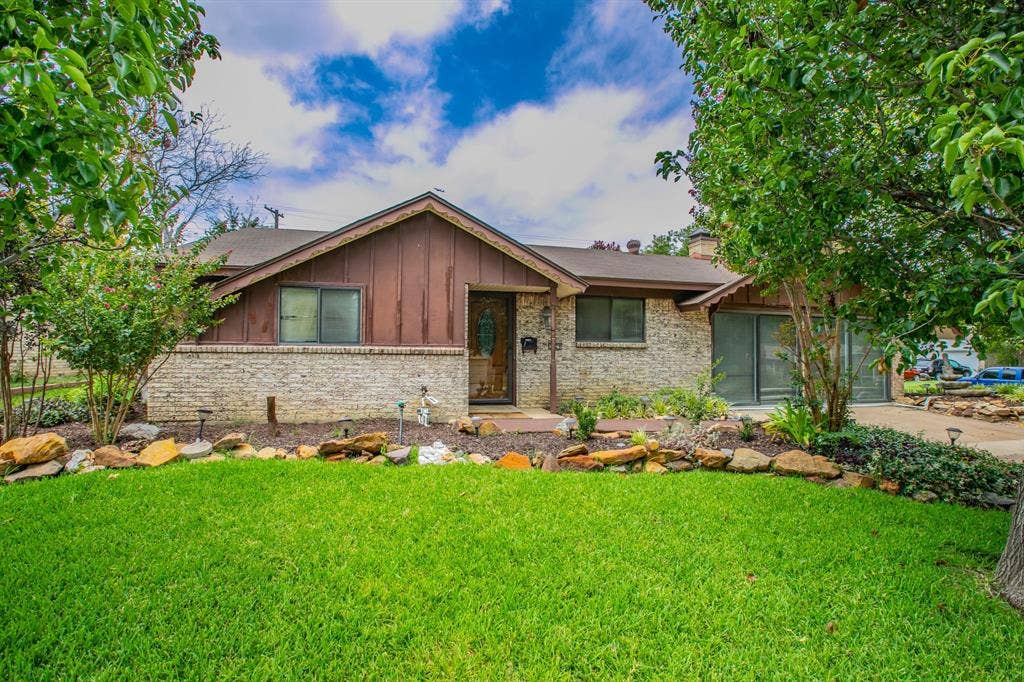 3029 Esters Court, Irving, TX 75062 3029 Esters Court, Irving, TX 75062