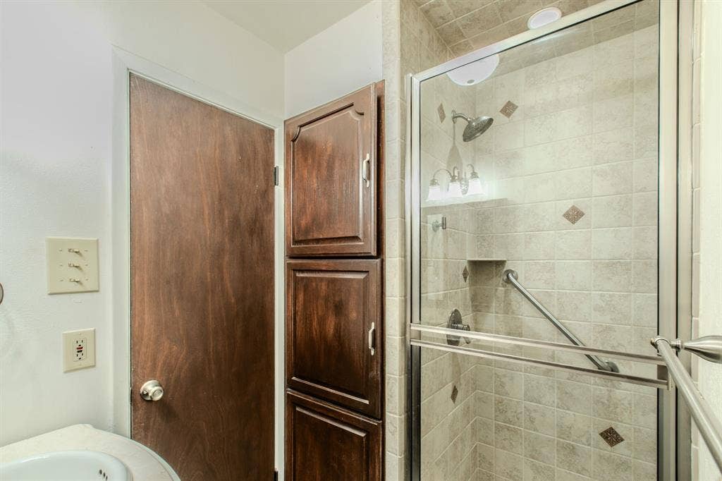 3029 Esters Court, Irving, TX 75062 3029 Esters Court, Irving, TX 75062