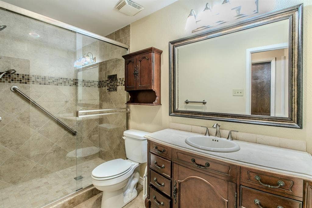 3029 Esters Court, Irving, TX 75062 3029 Esters Court, Irving, TX 75062