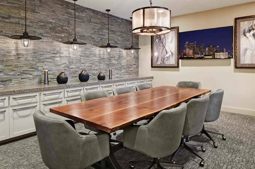 2727 Travis Street, #832, Houston, TX 77006 Move in by August 31 to receive up to 2 weeks FREE + $410 off!Restrictions apply; select apartment homes only. Contact us for details.
