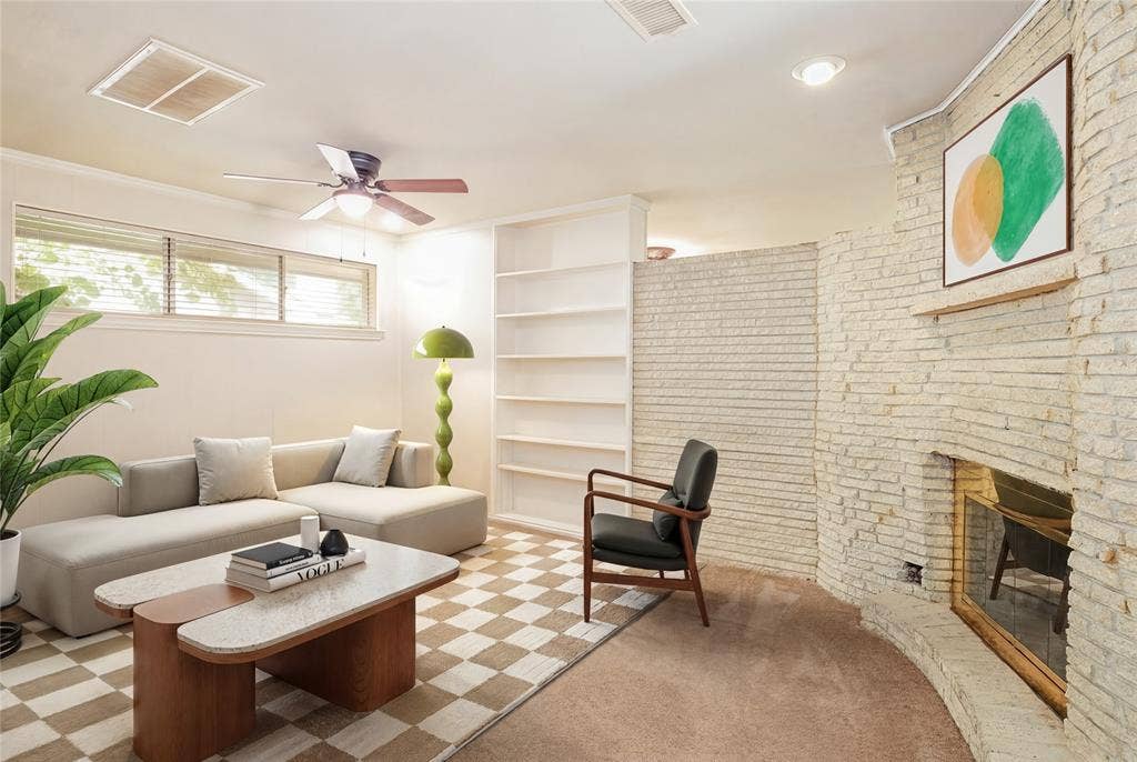 1206 Farnham Court E, Irving, TX 75062 Virtually Staged