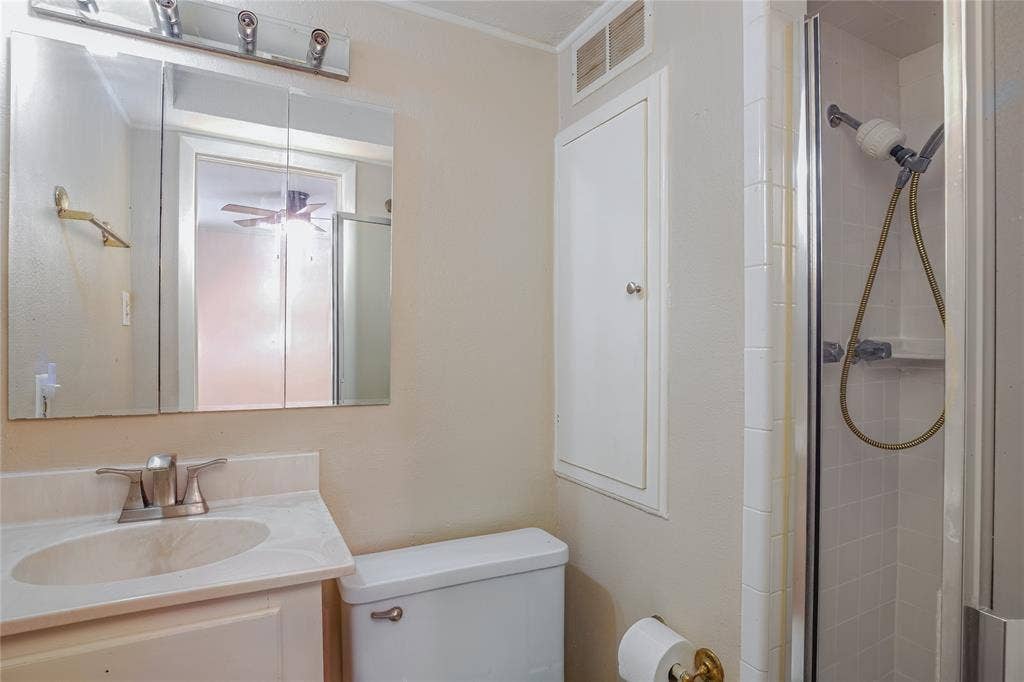 1206 Farnham Court E, Irving, TX 75062 1206 Farnham Court E, Irving, TX 75062