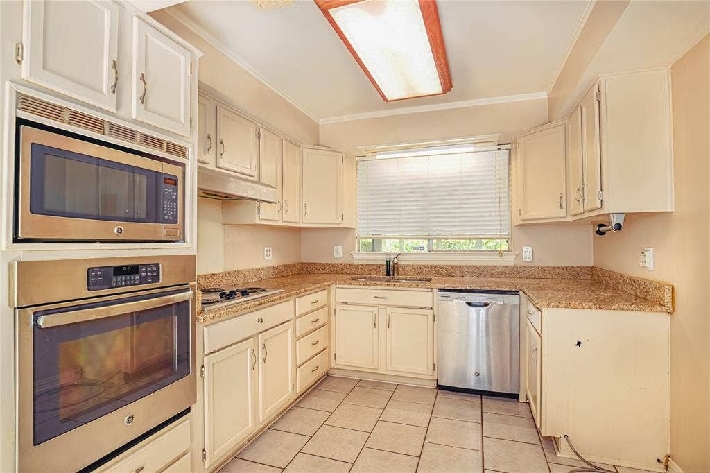 1206 Farnham Court E, Irving, TX 75062 1206 Farnham Court E, Irving, TX 75062