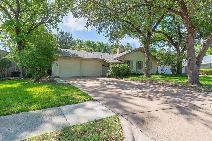 Property photo for 1206 Farnham Court E, Irving, TX