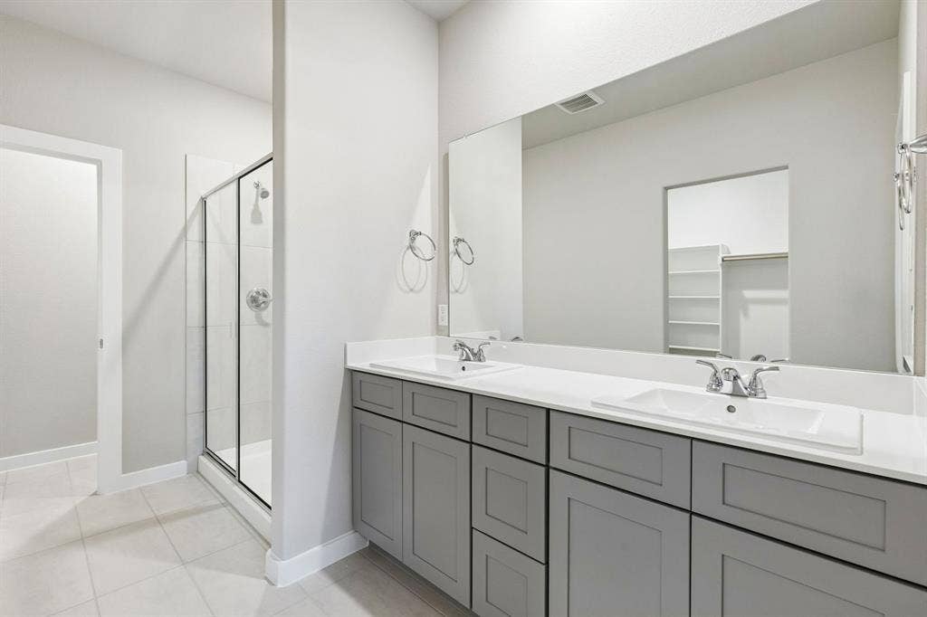 1908 Kentucky Trail, Seagoville, TX 75159 Primary Bathroom in the Haylee home plan by Trophy Signature Homes - REPRESENTATIVE PHOTO