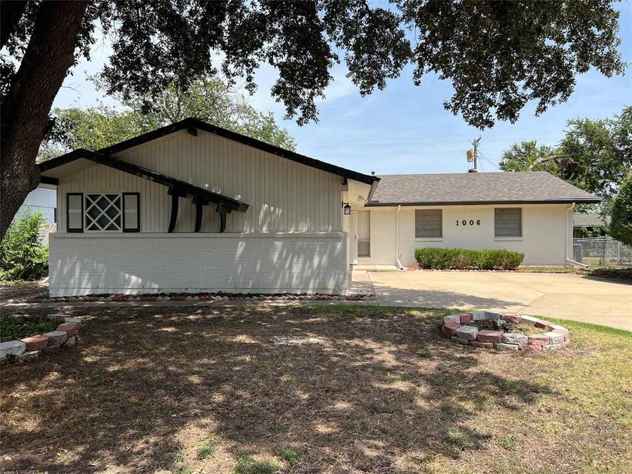Property photo for 1006 McCallum Drive, Garland, TX