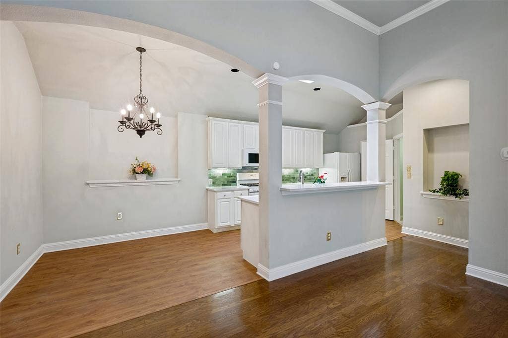 8012 Springmoss Drive, Plano, TX 75025 Brand new custom granite counter tops with arched ceiling accents.