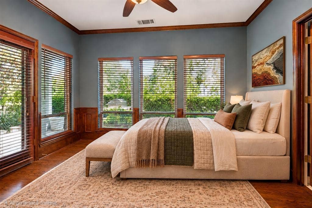 7501 Sweetgum Drive, Irving, TX 75063 Rich wood-finish trim and crown molding Virtually staged
