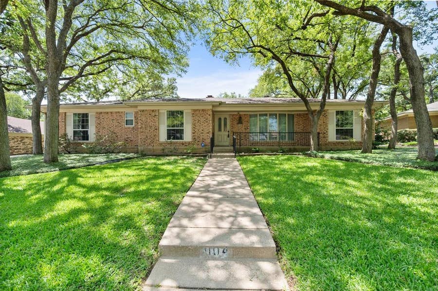 Property photo for 1104 Arlena Drive, Arlington, TX