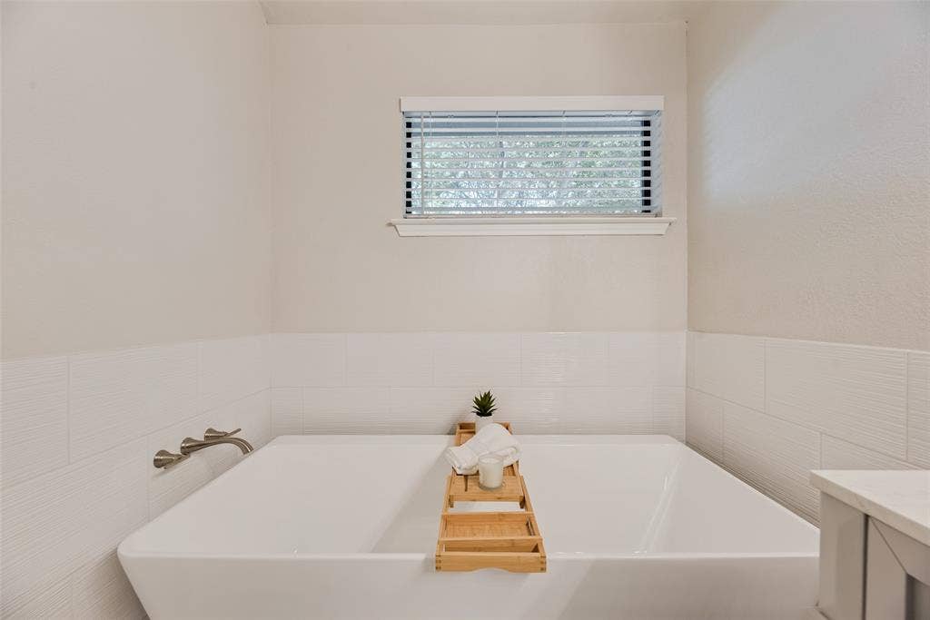 654 Spring Street, Allen, TX 75002 Soaking tub