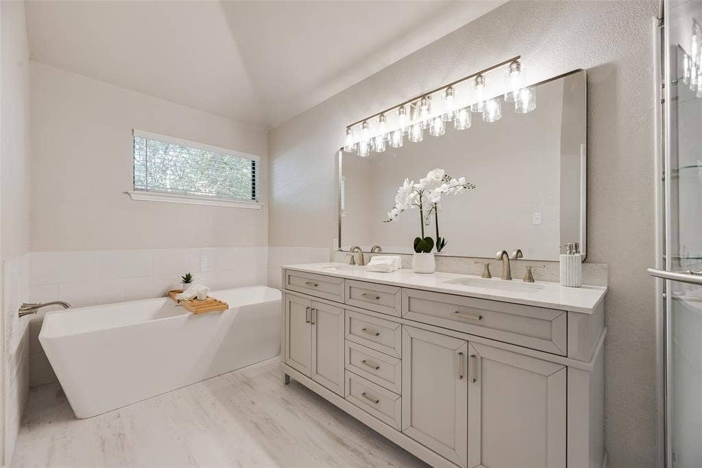 654 Spring Street, Allen, TX 75002 Soaking tub