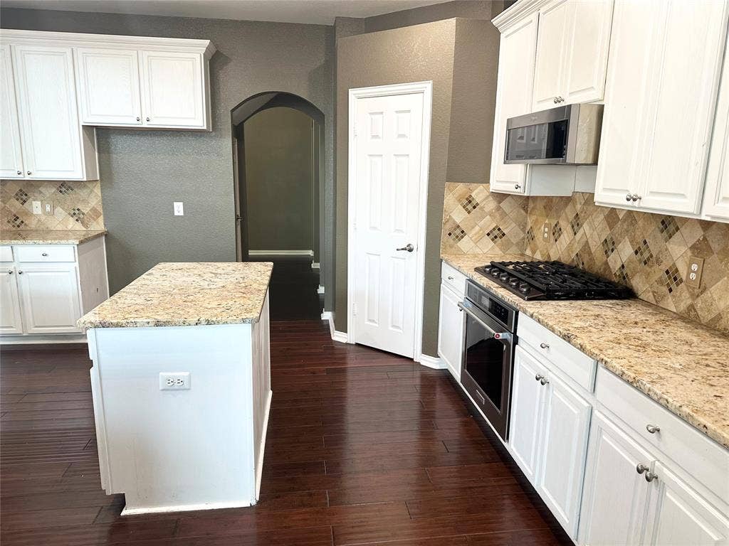 806 Cascades Drive, Allen, TX 75002 806 Cascades Drive, Allen, TX 75002