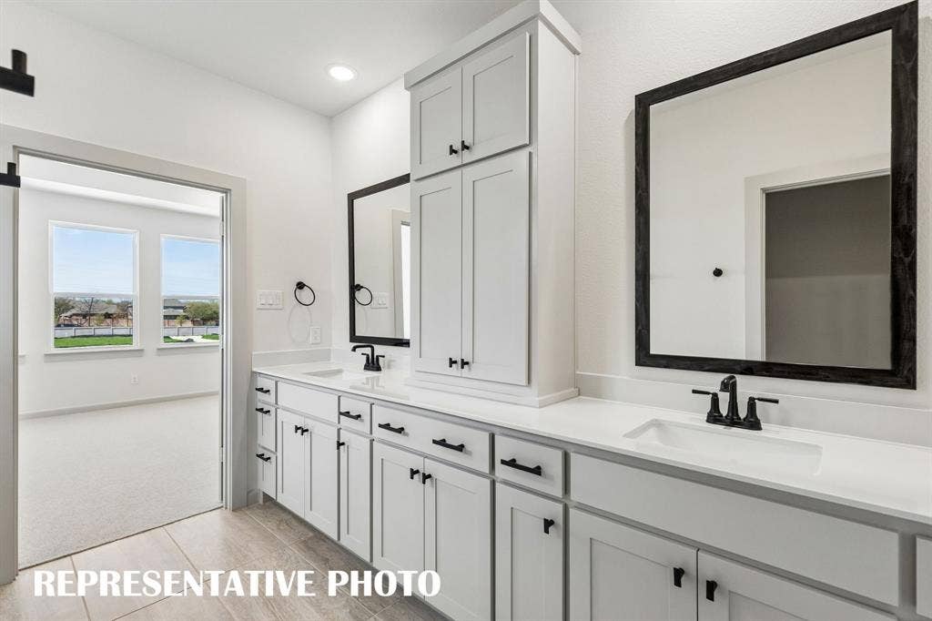 4629 Pointer Court, McKinney, TX 75071 Ample rooms for two in this wonderful owner's bath. REPRESENTATIVE PHOTO