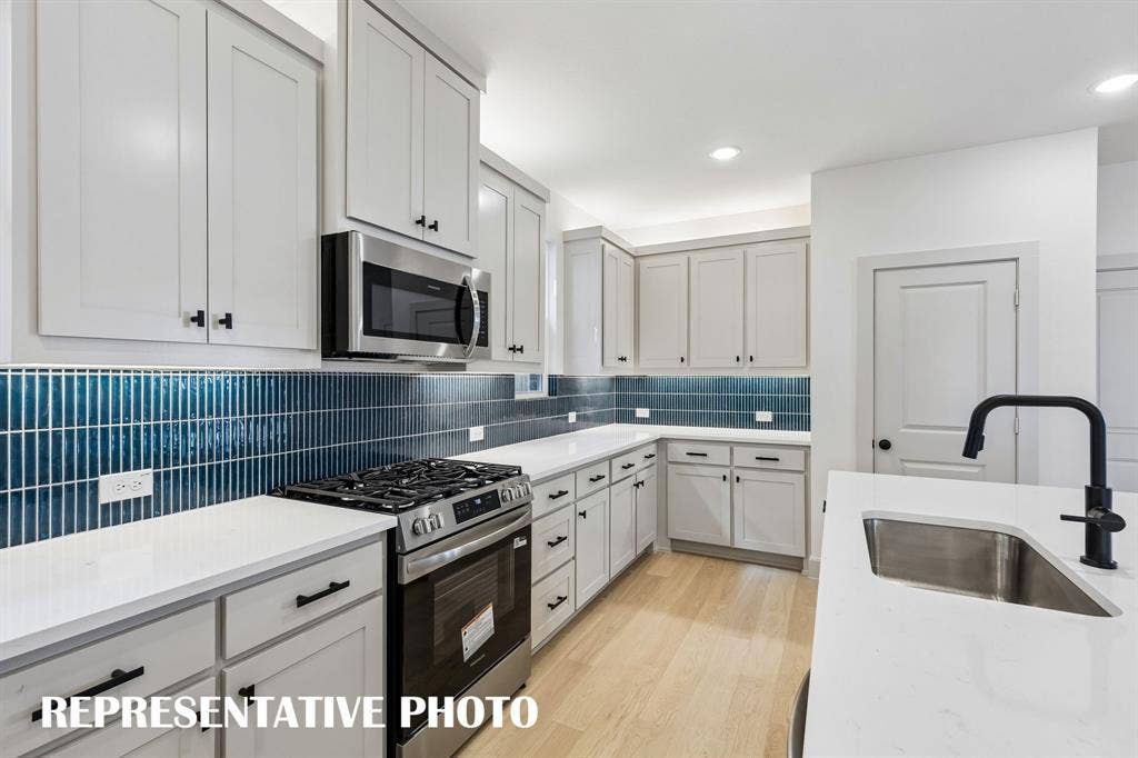 4629 Pointer Court, McKinney, TX 75071 No shortage of storage, prep space or style in this over the top kitchen! REPRESENTATIVE PHOTO