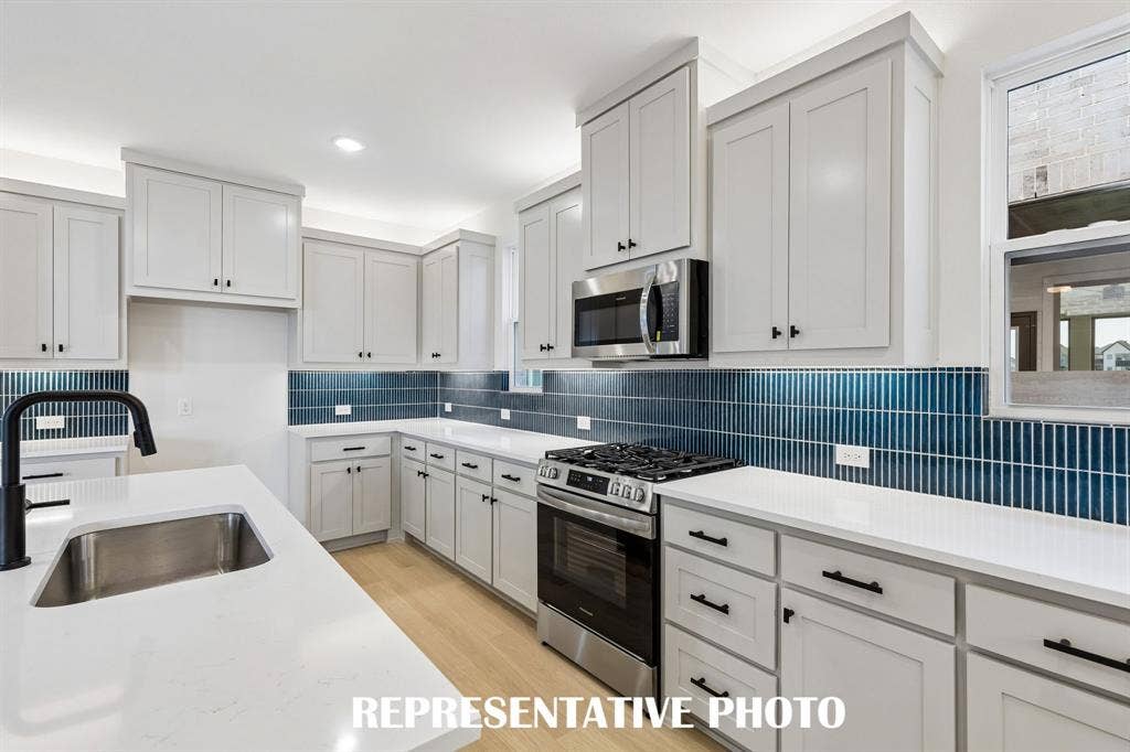 4629 Pointer Court, McKinney, TX 75071 With ample cabinetry, gorgeous counter tops and designer backsplash, all the chefs in the family will love creating in this dream kitchen! REPRESENTATIVE PHOTO