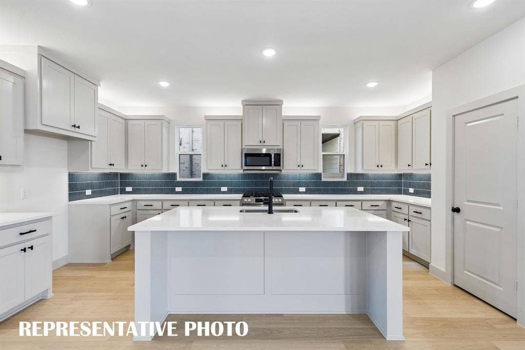 4629 Pointer Court, McKinney, TX 75071 This wonderful kitchen island is the hub of your new chefs kitchen and the perfect place for friends and family to gather round. REPRESENTATIVE PHOTO
