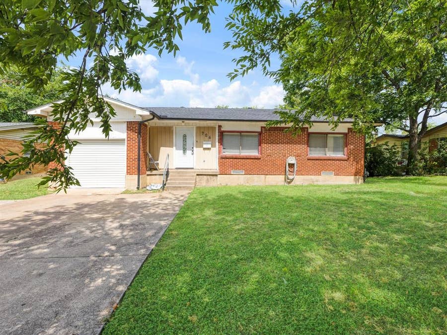 Property photo for 706 N Carrier Parkway, Grand Prairie, TX